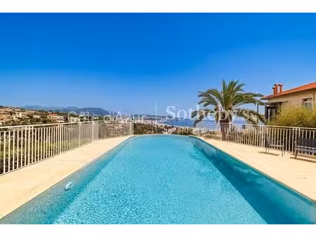 duplex avec jardin  piscine et vue panoramique sur la mer sur le