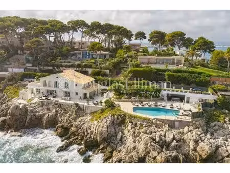 cap d'antibes - villa pieds dans l'eau | front de mer  accès direct plage et piscine