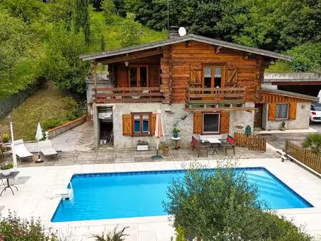 spacieuse maison avec piscine et vue imprenable sur château de montségur