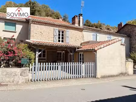 au coeur d'un village touristique  charmante maison de caractère rénovee avec cour et...