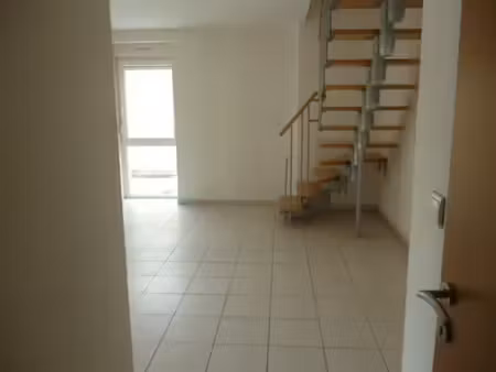 ugny : duplex f3 dans residence calme