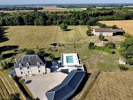 maison de maître élégante avec gîte  piscine chauffée et 8ha – vienne (86)