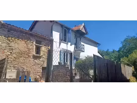 située à arnac(commune varen)maison de hameau en pierre à rénover sur deux niveaux sur...