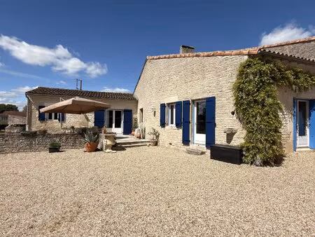 superbe propriété en pierre proche de toutes commodités