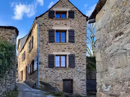 charmante propriété en pierre avec maison d’amis au cœur de najac