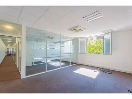 location bureaux 244 m²