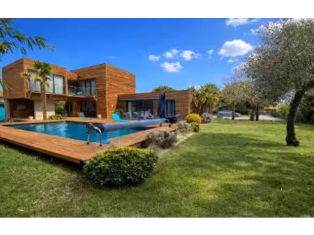 location maison 6 pièces 247 m² à le cap-ferret (33970)