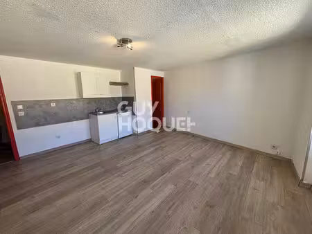 appartement t1 à louer au dernier étage à aubenas - centre ville