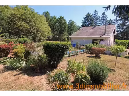 a vendre en viager occupé  une maison en bon état sans voisin de 5 pièces sur 1308 m² de t