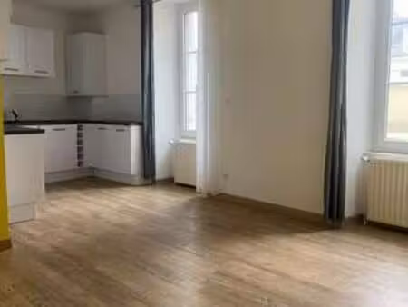 location appartement 3 pièces à angers saint-serge (49000) : à louer 3 pièces / 53m² anger