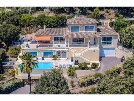 villa contemporaine d'exception ? domaine résidentiel fermé ? vue panoramique golf &...