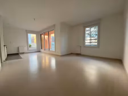 location appartement 2 pièces 49 m² à nantes (44100)