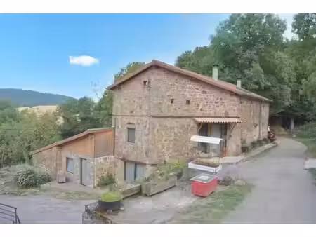 ténement en pierres rénové  en pleine nature