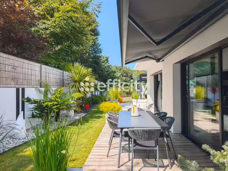 maison 6 pièces - 181 m²