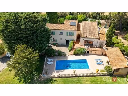 pézenas  vaste villa familiale de 270 m² sur parc constructible de 4 050 m² avec piscine