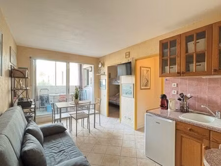 t2 lumineux avec loggia plein sud dans résidence sécurisée avec piscine