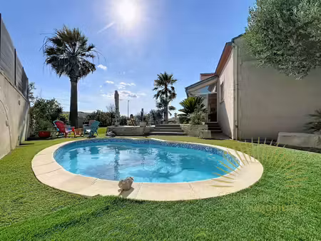 belle villa 192 m2 avec très grand garage  piscine  terrain 1010 m2