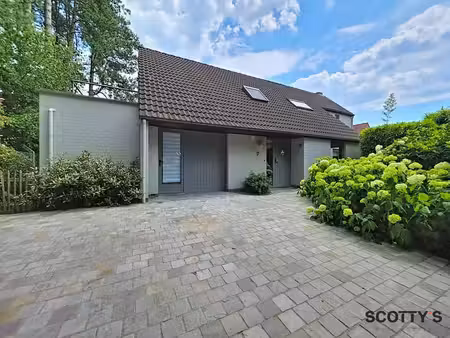 charmante villa avec jardin exposé est près du parc schaveys
