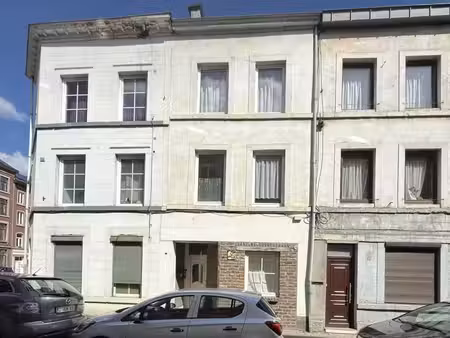 habitation multifonctionnelle composée d'un triplex et d'un
