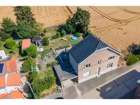 maison 4 façades avec vaste terrasse et jardin arboré