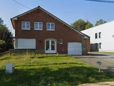maison d'habitation avec grand jardin et entrepôt