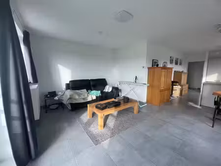 superbe appartement de 2 chambres avec place de parking