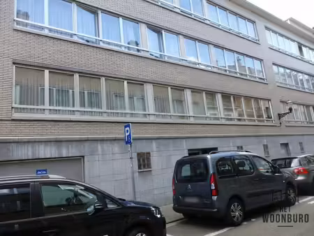 appartement au 1étage avec 1ch. à coucher  cave & terrasse