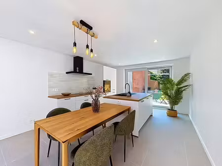 moderne maison rénovée avec cuisine ouverte à vendre à eeklo