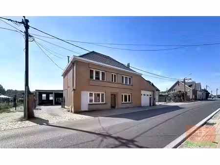 open bebouwing met 6 slaapkamers  3 badkamers  inpandige ...