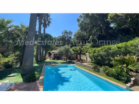 maison de luxe à vendre à la garde-freinet