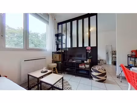 location appartement 1 pièce 32 m² à lyon 8 (69008)
