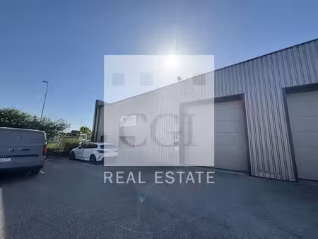 location commerce 345 m² à genas (69740)