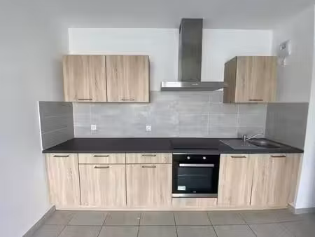 ferney t2 de 42 49 m² avec balcon et garage.