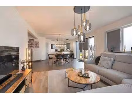appartement au rez-de-chaussée avec 2 chambres à coucher prè