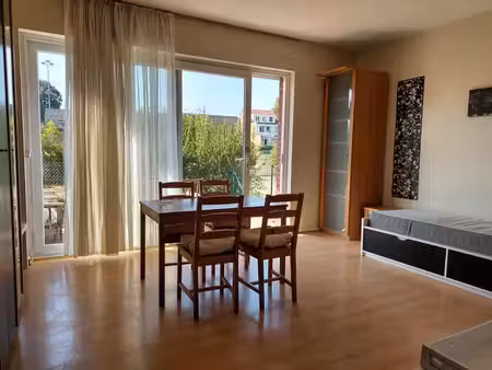 studio meublé lumineux avec jardin