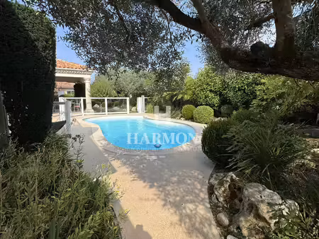 harmon à vendre : élégante maison de plain-pied avec piscine à pau