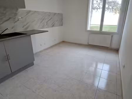 appartement f3 en rez-de-chaussée avec balcon à migennes