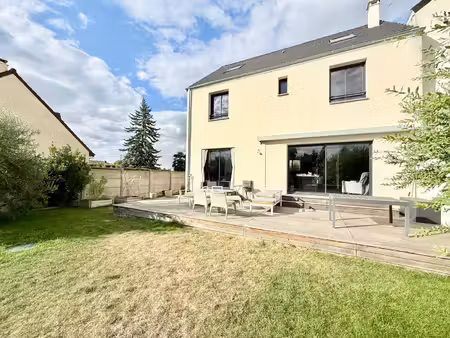 maison 7 piéces 4 chambres.