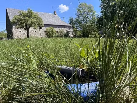 propriété unique  prête à y vivre  en auvergne  avec 7000m² de terrain