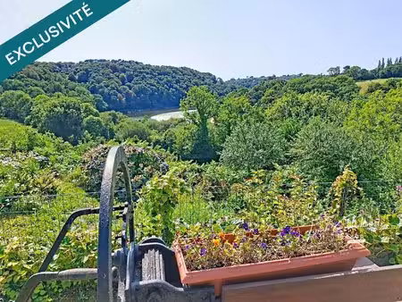 longère en pierre sur les hauteurs de la rivière du leguer