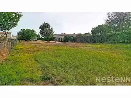 terrain de près de 500 m² viabilisé à vendre à cozes  à 30 mn de royan et de saintes