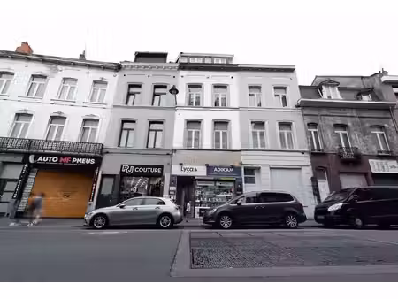immeuble de rapport avec 3 appartements et un commerce