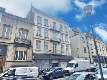 rez-de-chausée commercial avec garage