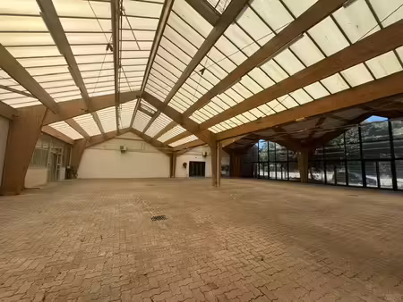 location local commercial