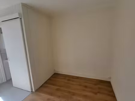 75019 - studio de 10.69m²