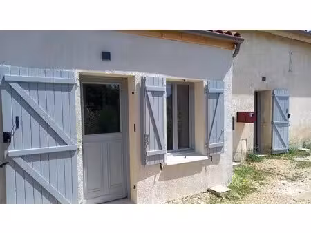 5 mn de coutras - studio meublé neuf