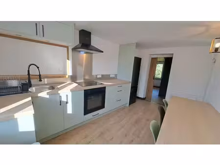 location meublée appartement 2 pièces 25 m² à poligny (39800)  499 €