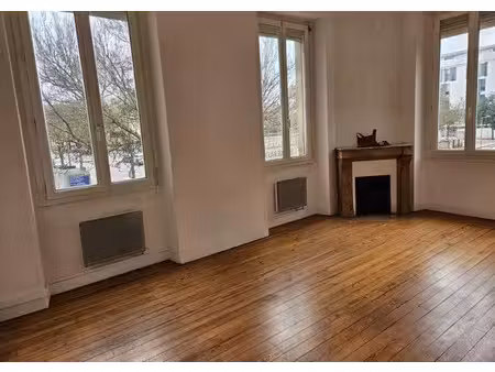 location appartement 3 pièces à bordeaux (33000)  1 200 €