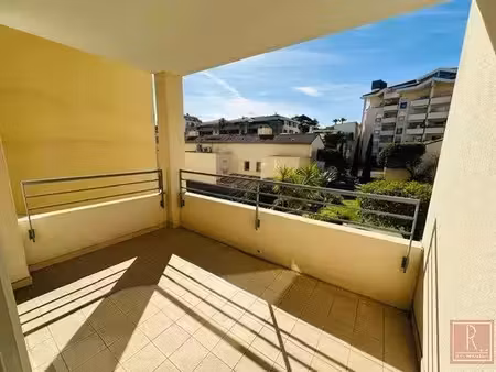 location meublée appartement 3 pièces 60 m² à cannes (06400)  1 200 €