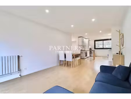location meublée appartement 3 pièces 65.09 m² à aix-en-provence (13090)  1 450 €